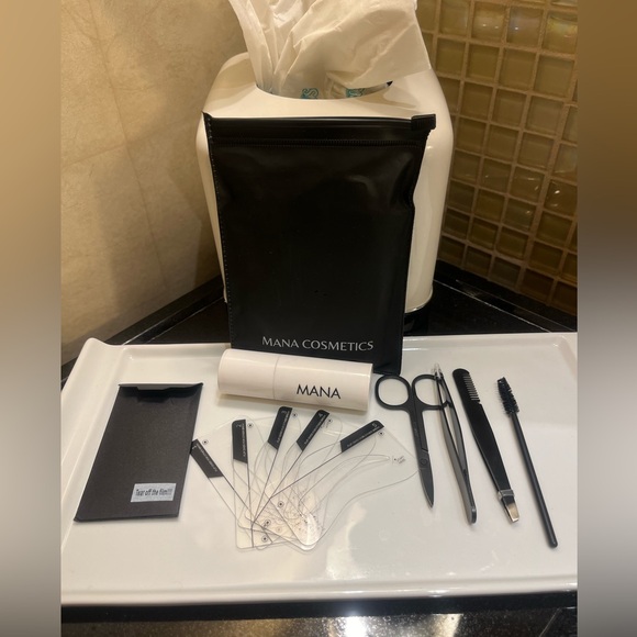 Free with purchase Brown..Mana Eyebrow stencil kit - Picture 2 of 6